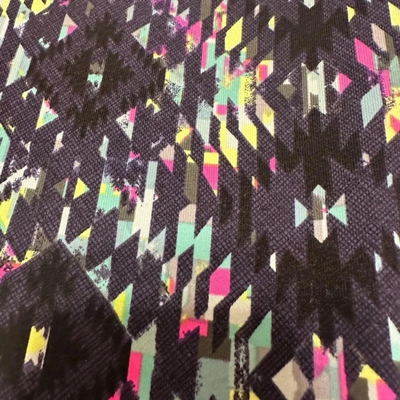 Victoria’s Secret VSX knockout full length multicolor leggings. Size M - Picture 3 of 6